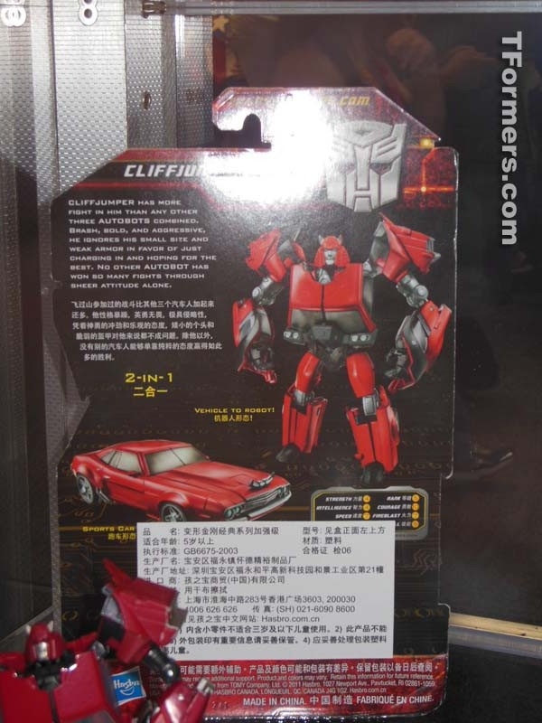 Sdcc 2012 Toys R Us Transformers Generations Asia Exclusive Cliffjumper 1  (15 of 141)